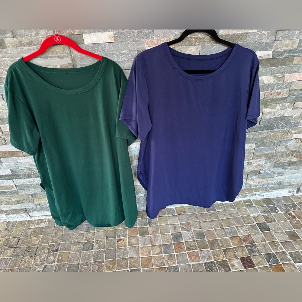 Curved hem slit sides tshirt